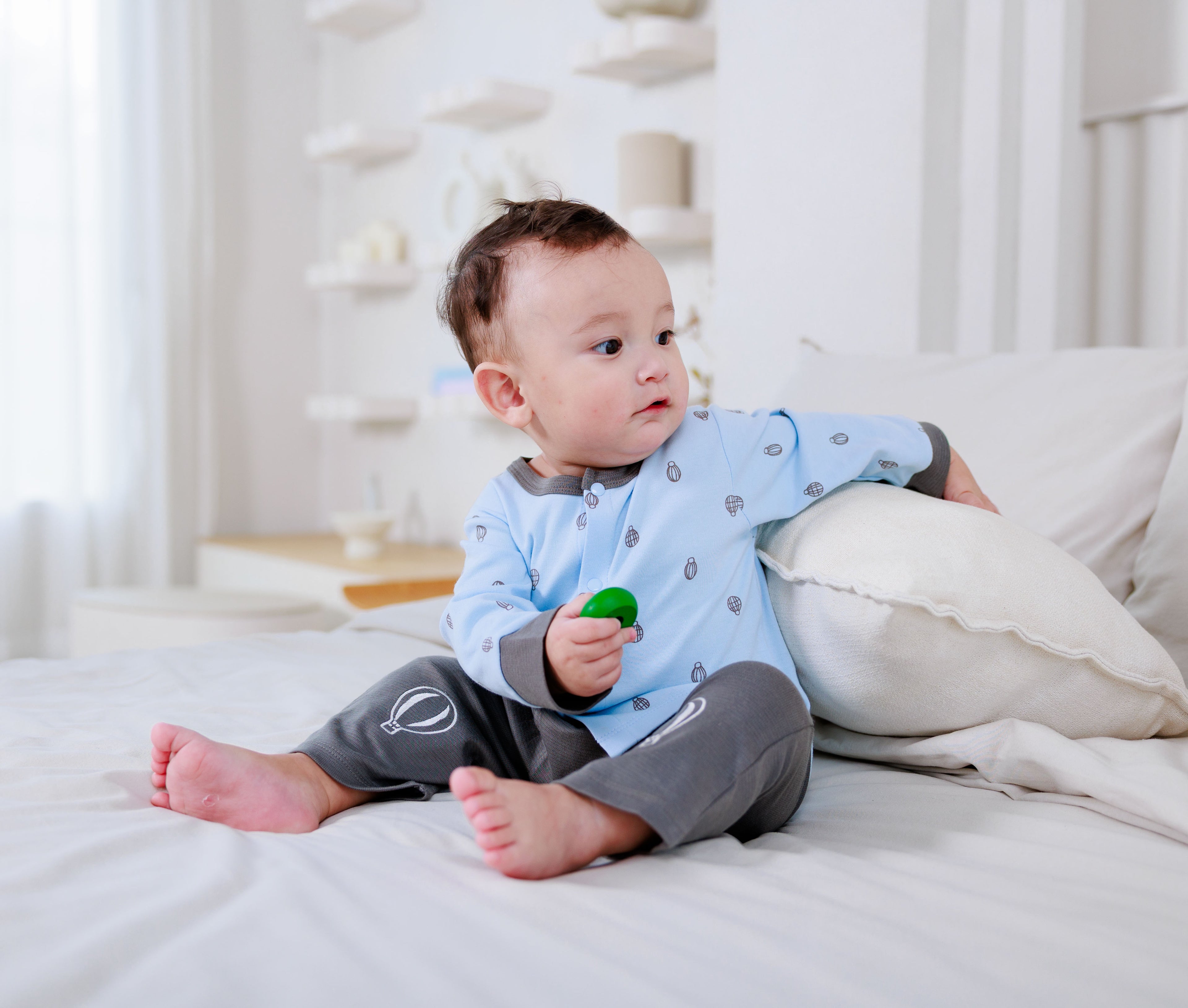 Cap, Cardigan & Diaper Pants (3 Piece Set)